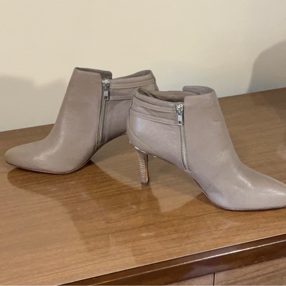 Authentic Coach Daphne Stiletto Leather Ankle Bootie. Size 11 - Picture 5 of 12